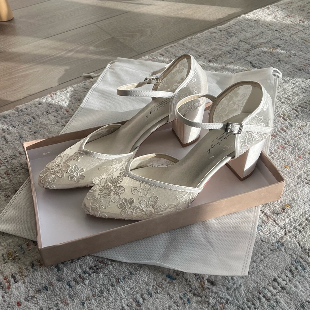 SOLD: 6 US, Ivory white, Low block heel, Floral lace mesh wedding shoes